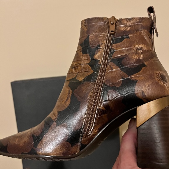 Lodi Booties Brand New In Box - Picture 3 of 14